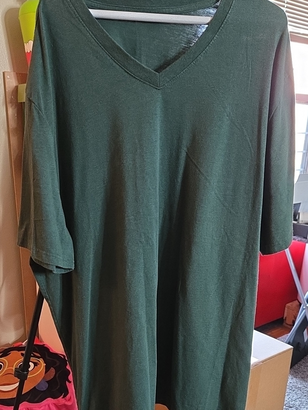 Men's V-Neck Short Sleeve Shirt in Dark Green